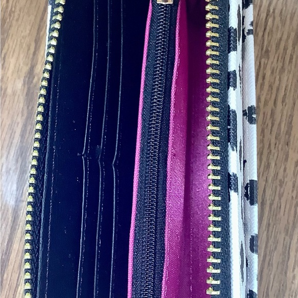 🤍 TRINA TURK 🖤 Geometric Print Wallet, Black/White Animal Print Pink Interior - Picture 5 of 6